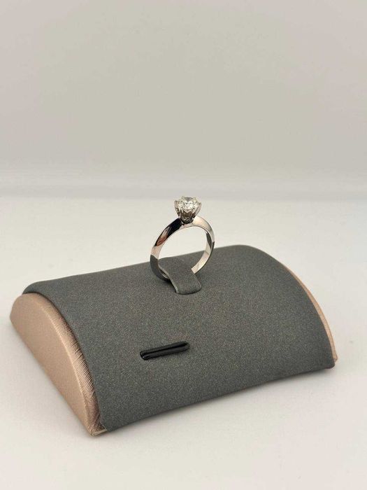 Кольцо с бриллиантом 0,8кт