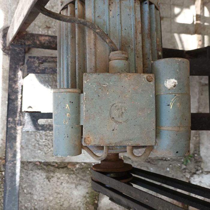 монофазен  ел мотор 2.2 киловата за фуражомелка .