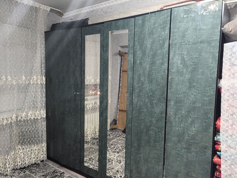 Шифонер 2 тумбочкасымен