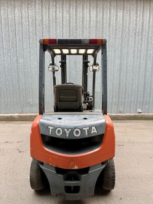 Вилочный Погрузчик Toyota 8FG20