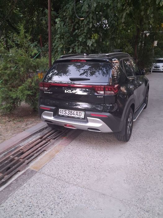 Kia sonet 2025 yil qora