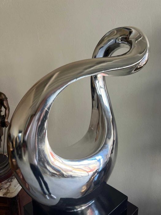 Statueta de dimensiuni mari!