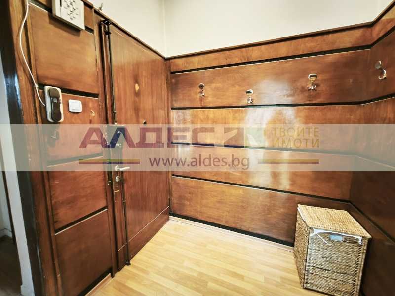 Отдава се тристаен ап. на ул. Славянска!