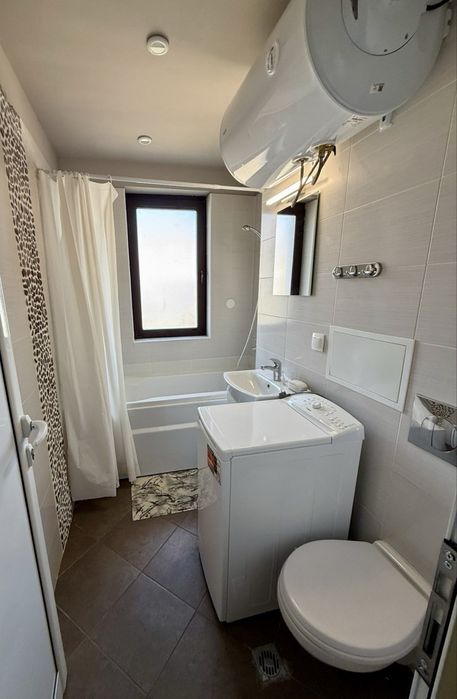 Тристаен светъл апартамент в жил. сграда с Акт 16 в Банско