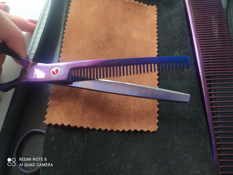 Набор ножниц для стрижки.