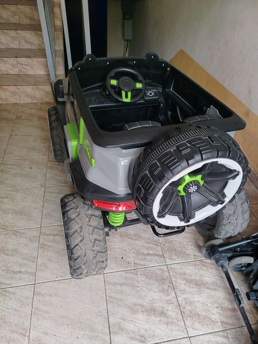 Продаю детскую машину