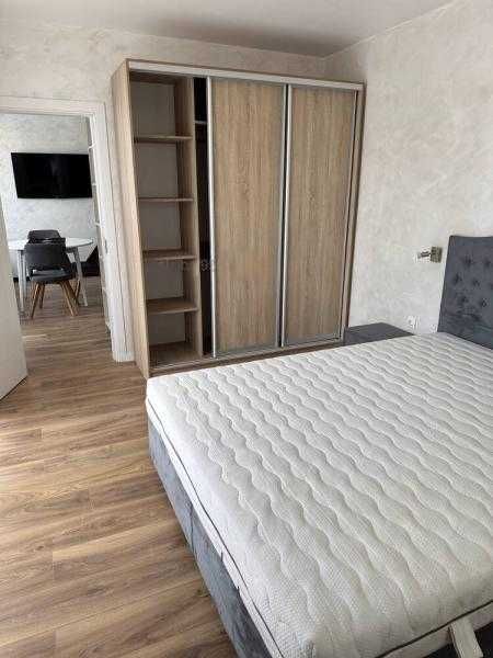 Дава се под наем Двустаен апартамент в Бургас, Възраждане - 75 кв.м за 561 € - Снимка #4