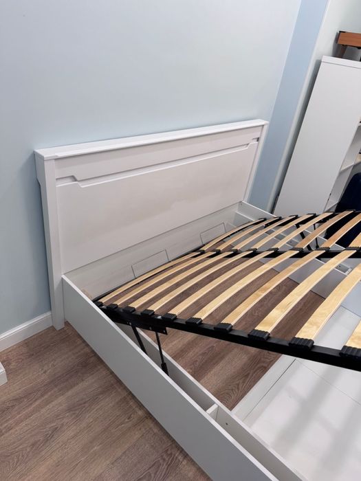 Продам кровать с матрасом