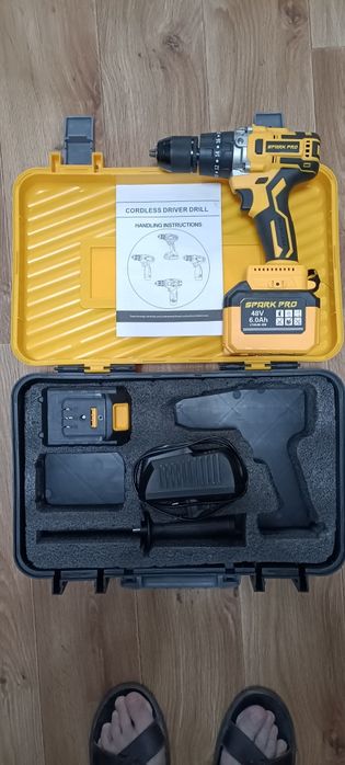 Шуруповёрт 3 функции.