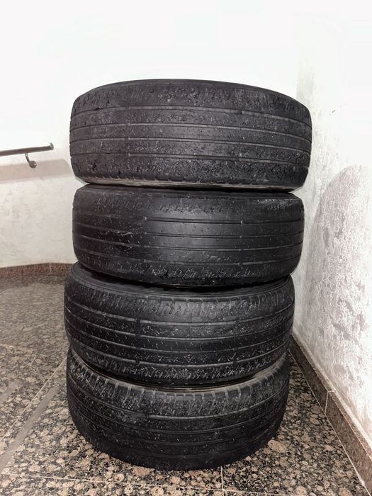 Продаю 4 шины Dunlop 235/55 R18