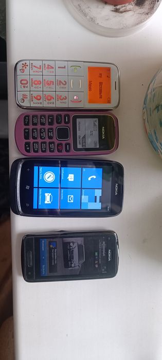 Продам дёшево кнопочные телефоны.