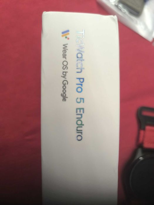 TicWatch Pro 5 Enduro черен + 4 каишки подарък!