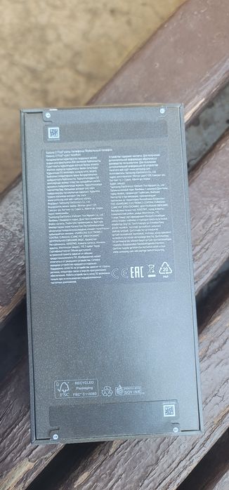 Телефон Самсунг Z Flip7