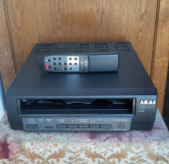 Vând videorecorder akai în stare bună