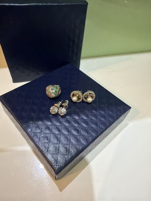 Обеци и Талисман сребърни и подарък бб крем на миша