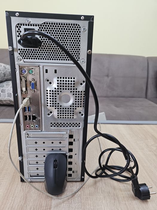 Настолен компютър с Windows 10, SSD + HDD (440 GB) – Готов за работа/забавление
