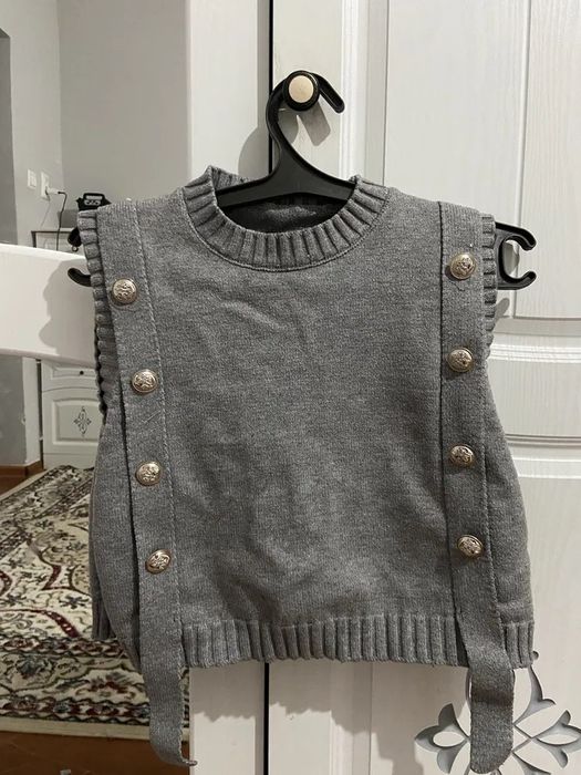 Вязаный жилет