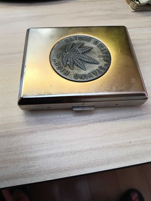 метална табакера ретро