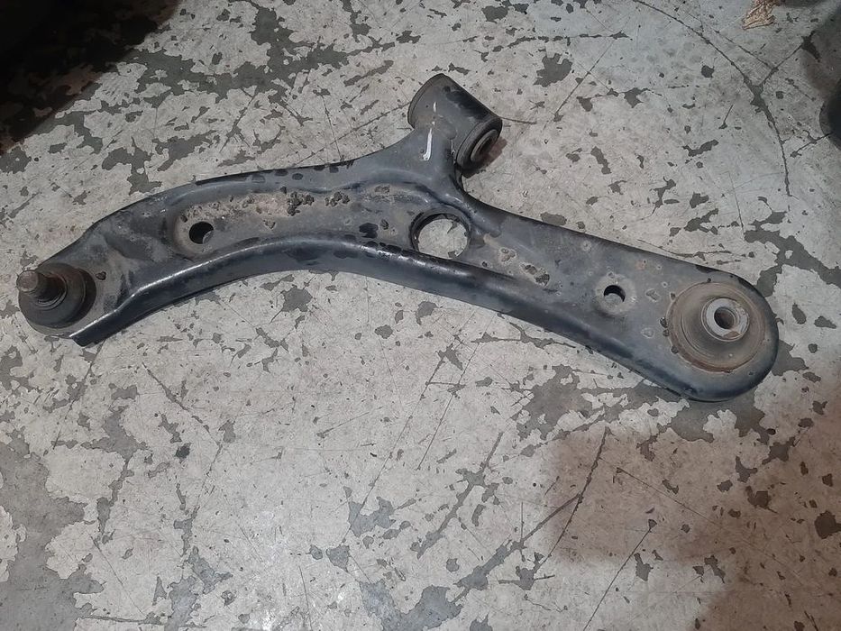 brat bascula stanga fata 1.2b suzuki splash  2009