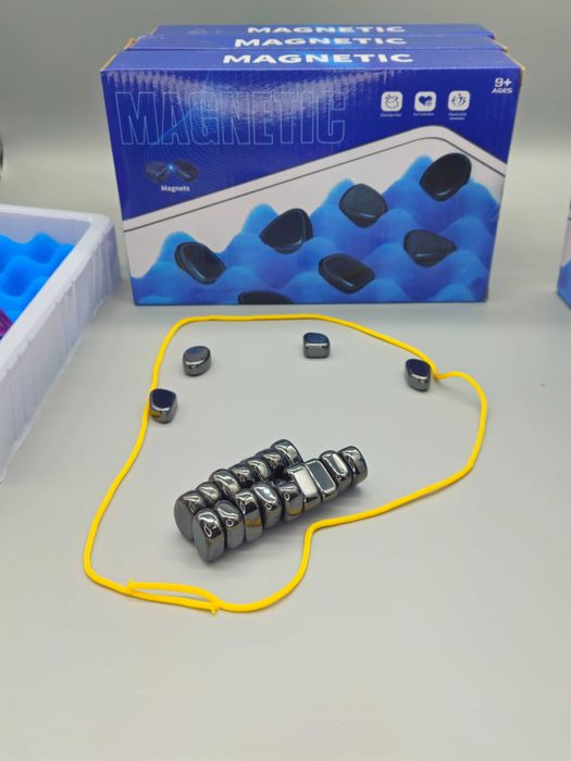 Хит! Магнитна семейна настолна игра с магнитни камъчета и въже (9+)