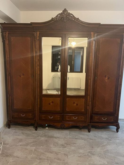 Vând mobila lemn masiv.