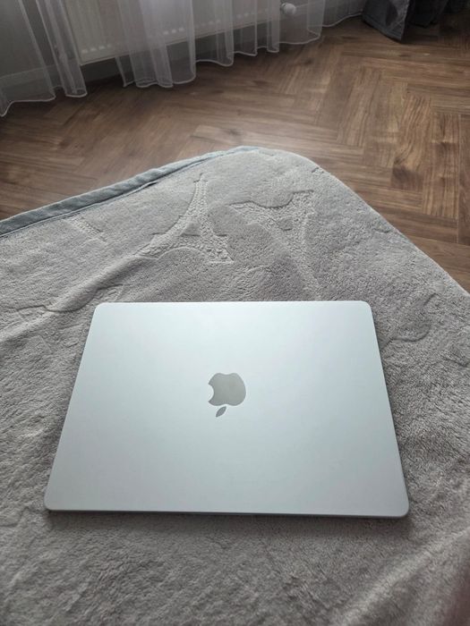 MacBook M2 продам