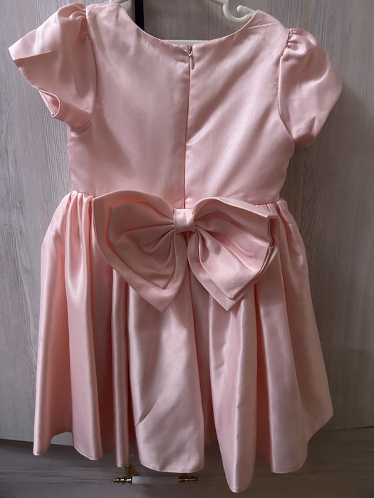 Продается платья для девочек