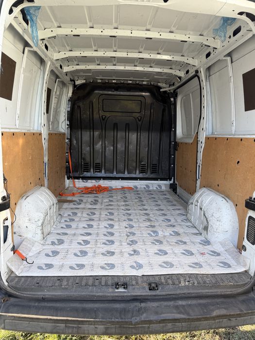 Inchiriez autoutilitara , Duba