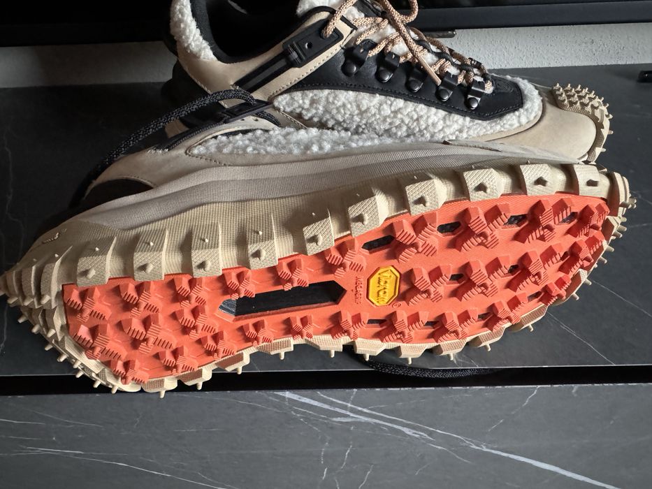 Moncler trailgrip gtx crem negru 43,5 noi