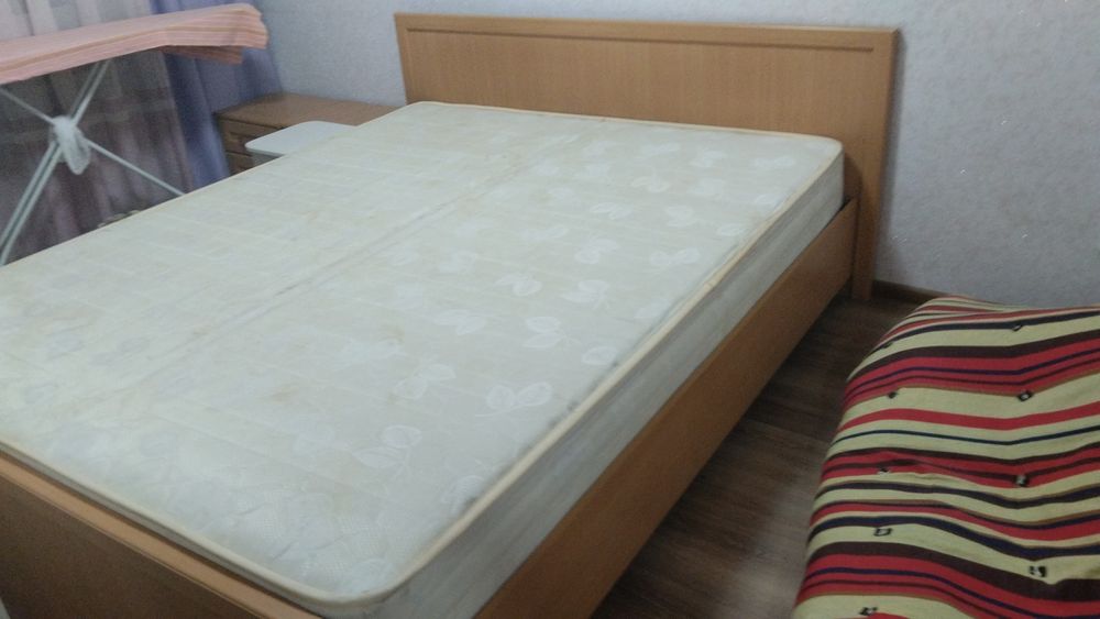 Продам спальний гарнитур