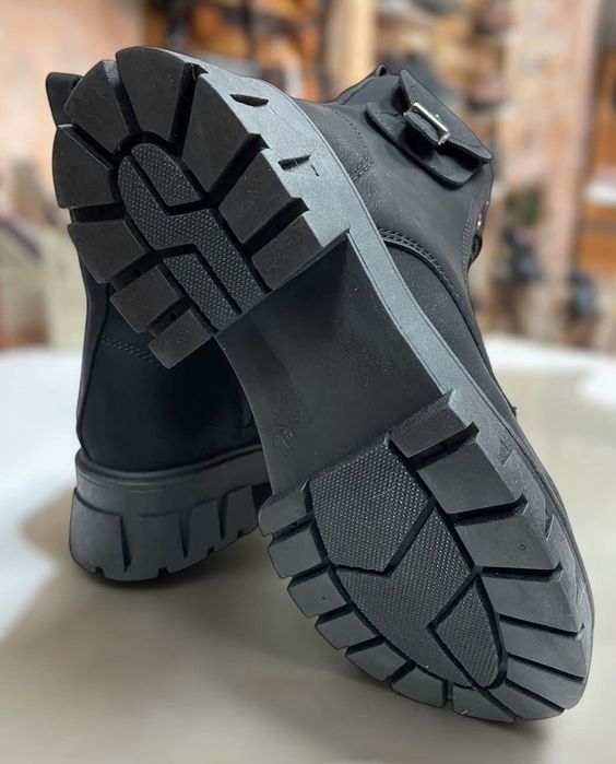 Дамски кожени боти с връзки и с цип с противоплъзгащо ходило 36-40.