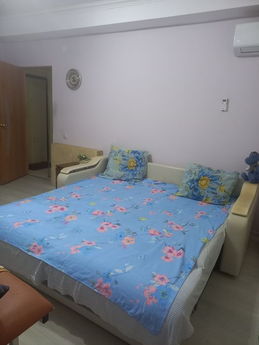 По часам  квартира в мкр. Береке 2000 тг.