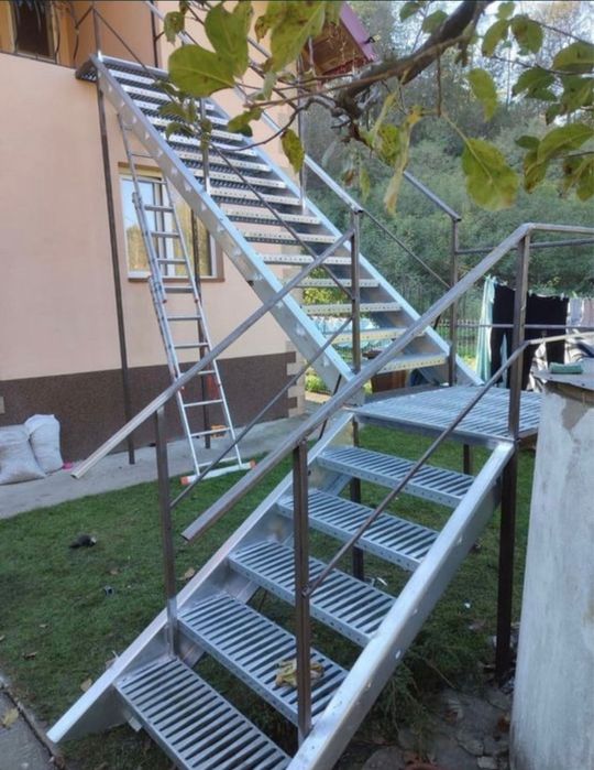 Scări Zincate metalice