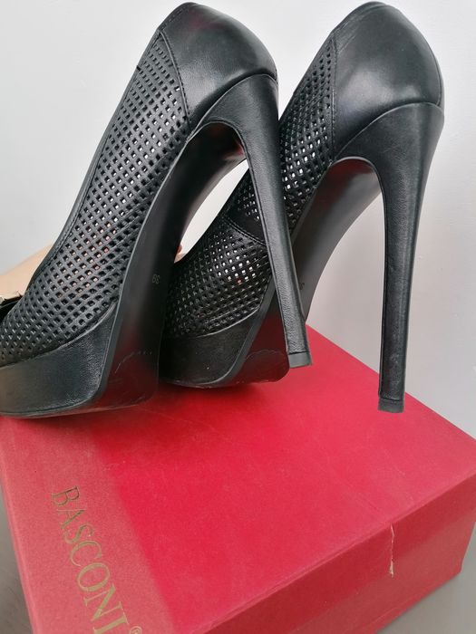 Pantofi decupați, de piele, Basconi, mărimea 39