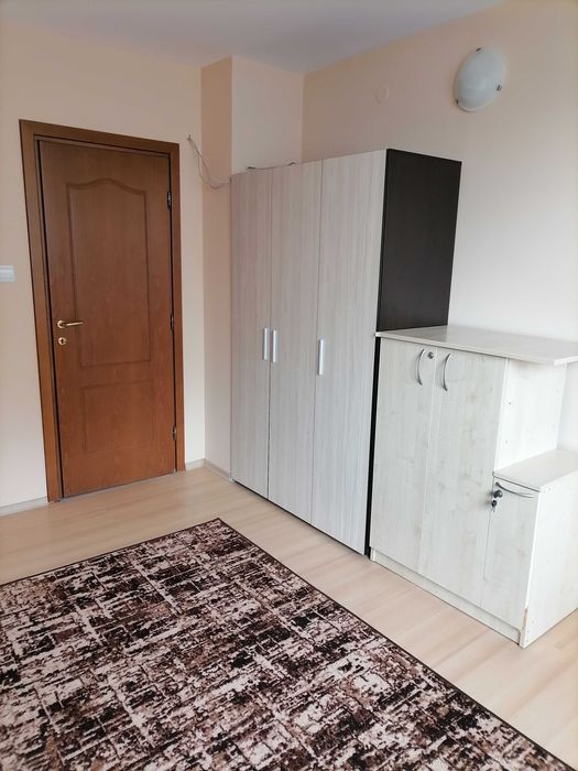 Отличен, 2-стаен апартамент под наем.