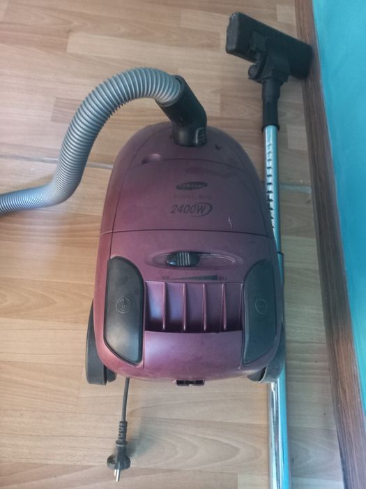 Pelisos SAMSUNG model:9675  holati yaxwi iwlaydi