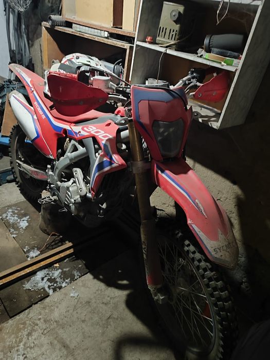 Продам мотоцикл 300 кубов