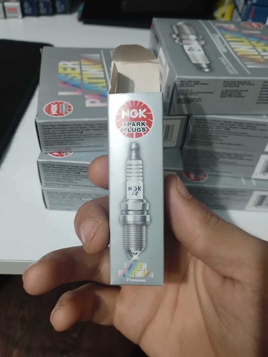 Запалителна свещ NGK Laser Platinum 93231 70 лв за 1 пакет, имам 7.