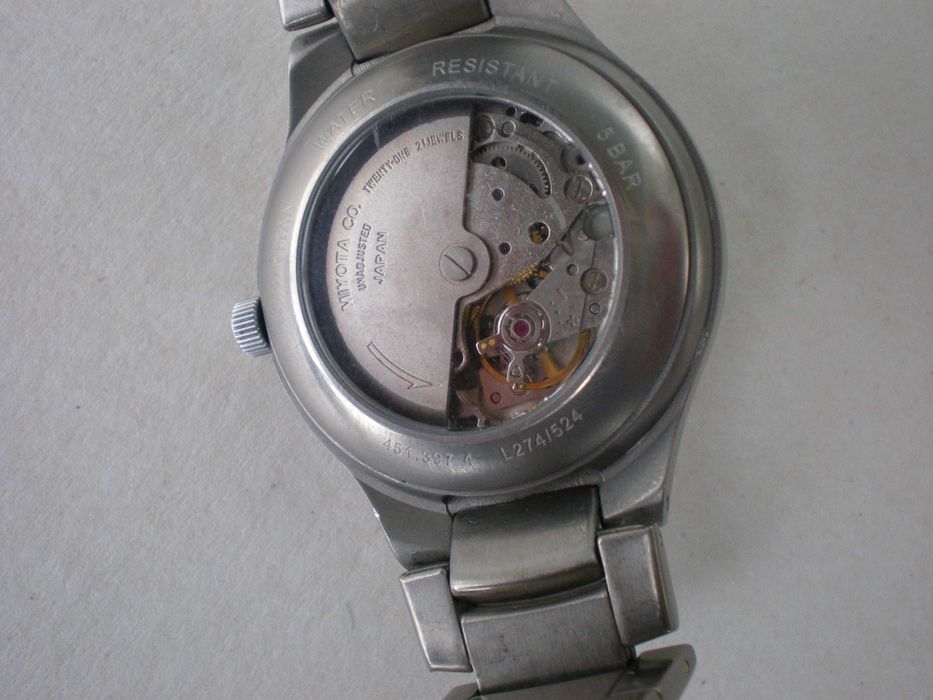 Часовник RIVADO титаниев