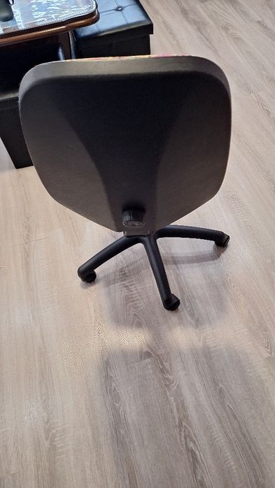 Продават ме Детски стол за бюро