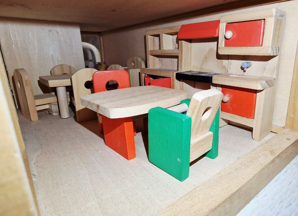 Casuta de papusi, din lemn de calitate