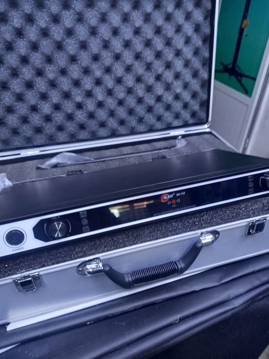 Микрофоны Shure проводные головные радио и кабеля и разьемы.