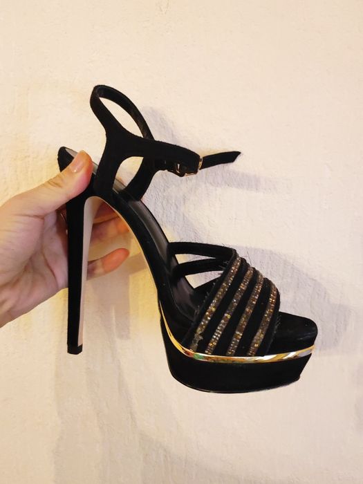 Босоножки замшевые