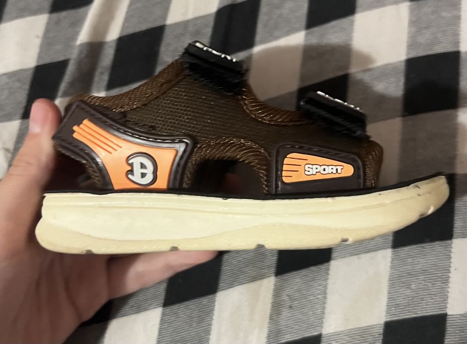 Продам детские сандали