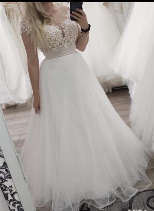 Vând rochie de mireasă