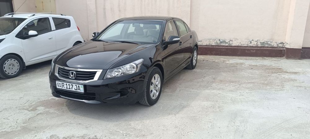 Honda Accord sotiladi