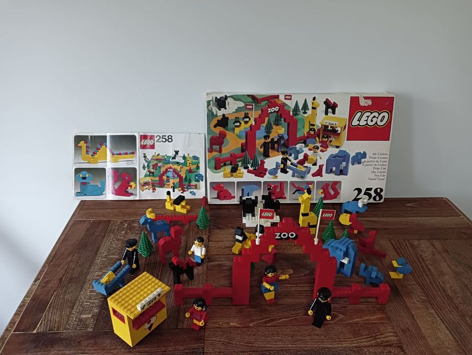 Продавам Lego 258 ZOO