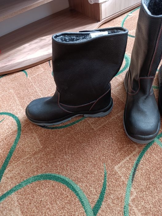 Продам рабочую обувь