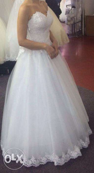 rochie mireasa stil printesa