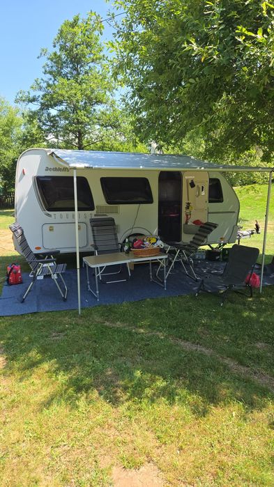 Rulotă Dethleffs Tourist RS 450 DB – 2013 – Stare excepțională – Mover, AC, Cort Dometic, Panou Solar